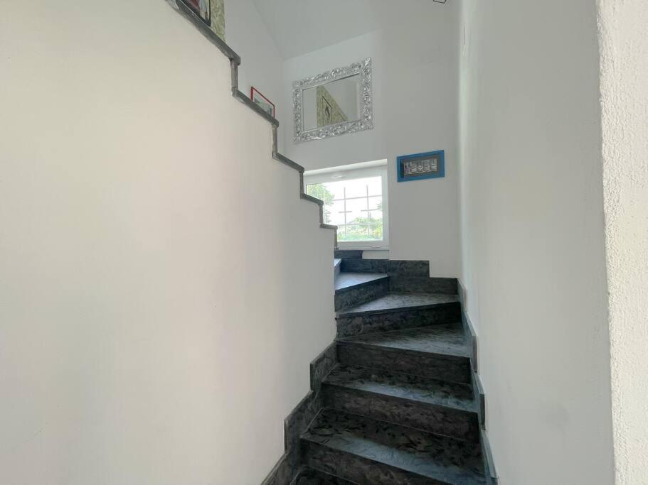 Elegante Appartamento 100 Mq Parcheggio - Wi Fi Savona Dış mekan fotoğraf